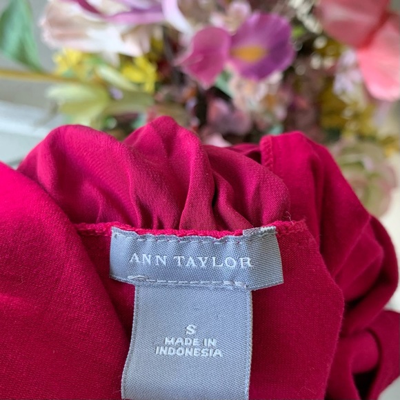 •Ann Taylor• Ruched Sleeveless Top Burgundy-Size S - Picture 2 of 6